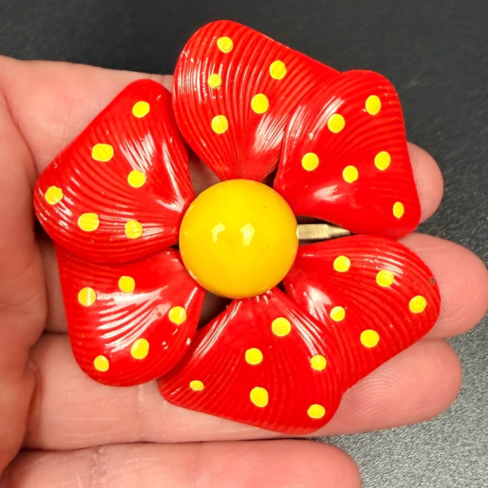 Vintage Red Yellow Polka Dot Enamel‎ Flower Brooch Hoop Clip Earrings 1960s - Picture 5 of 12